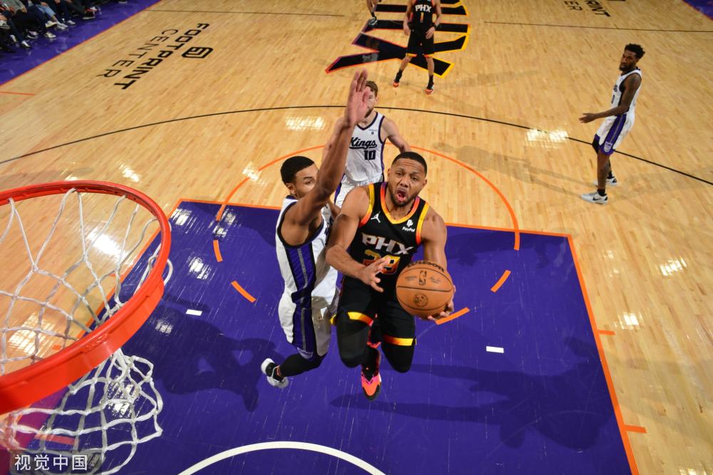 场中表现稳 场中表现稳