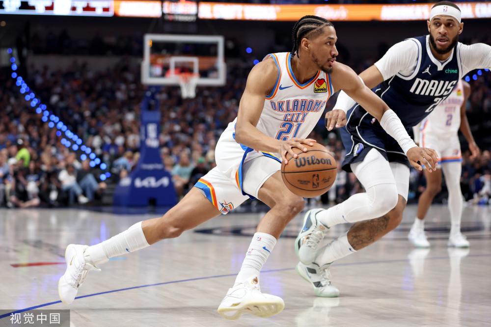 他的行为更 他的行为更